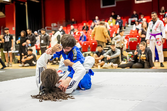Leicester grapple-oct24-9436