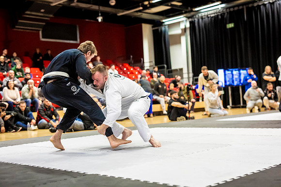 Leicester grapple-oct24-9434