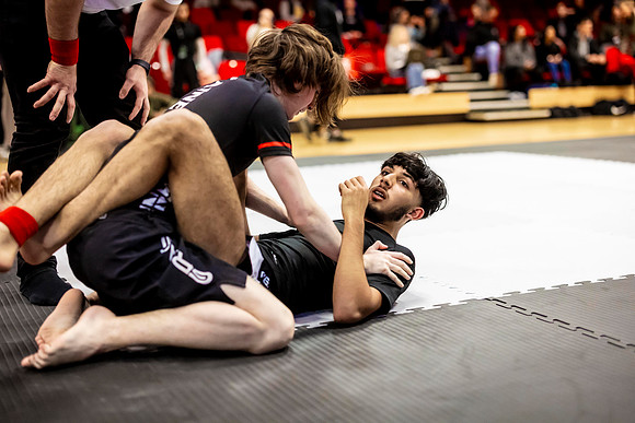 Leicester grapple-oct24-9303