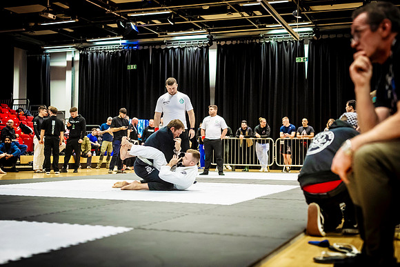Leicester grapple-oct24-9424
