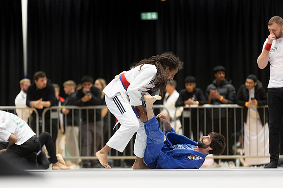 Leicester grapple-oct24-9397