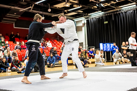 Leicester grapple-oct24-9433