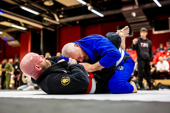 Leicester grapple-oct24-9339