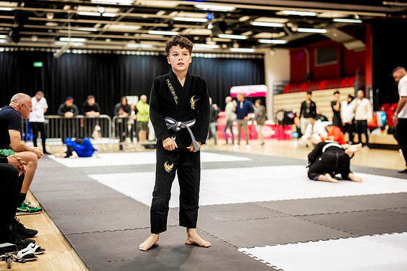 Leicester grapple-oct24-9271