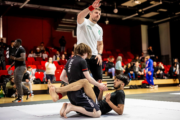 Leicester grapple-oct24-9304