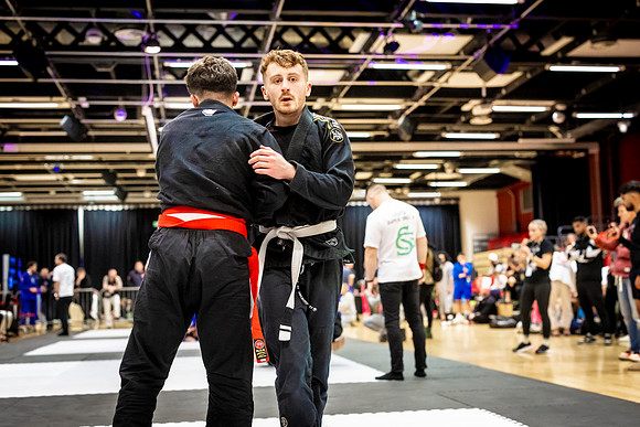 Leicester grapple-oct24-9356