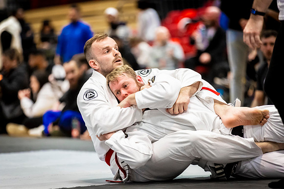 Leicester grapple-oct24-9390