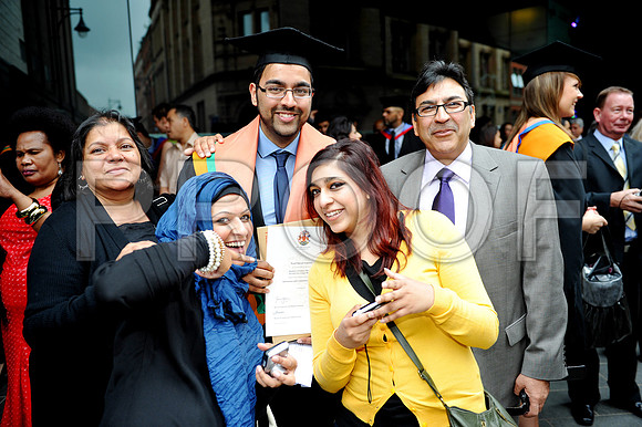 DMU-grad-Thurs-124