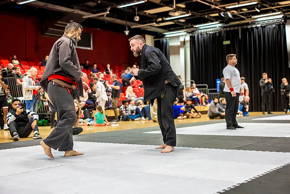 Leicester grapple-oct24-9449