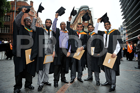 DMU-grad-Thurs-135