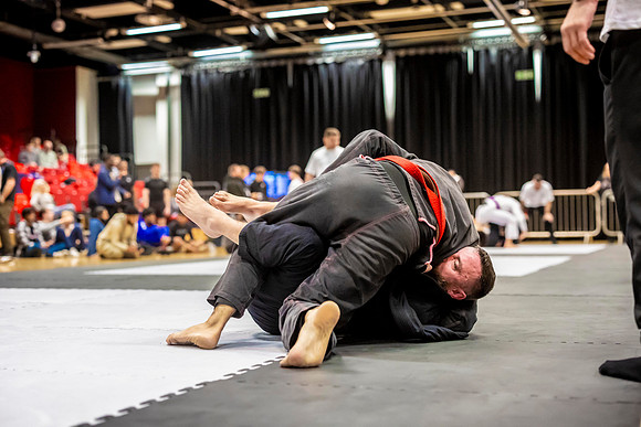 Leicester grapple-oct24-9447