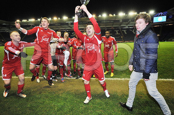 DMU-varsity-men-FC-544
