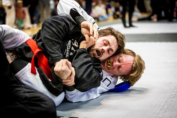 Leicester grapple-oct24-9419