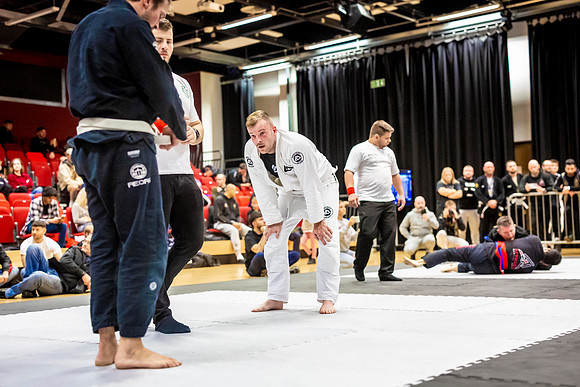 Leicester grapple-oct24-9432