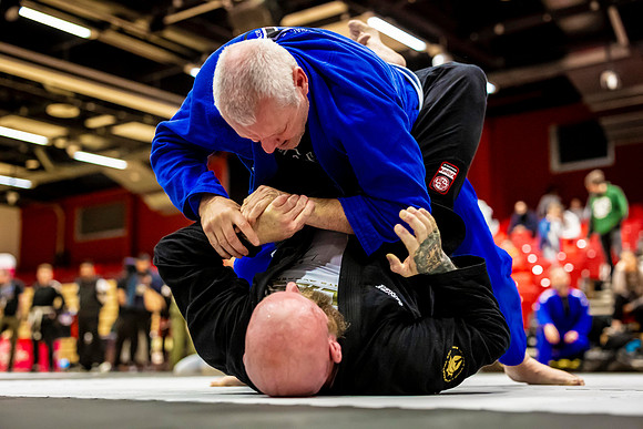 Leicester grapple-oct24-9335