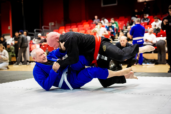Leicester grapple-oct24-9362