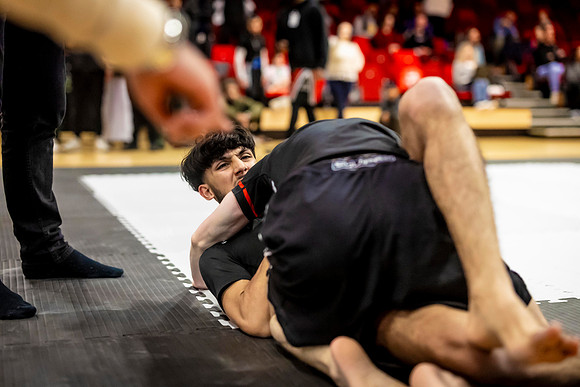 Leicester grapple-oct24-9301