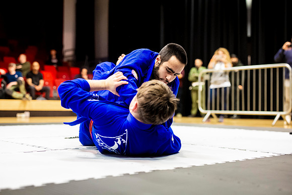 Leicester grapple-oct24-9278