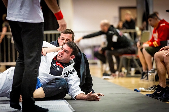 Leicester grapple-oct24-9416