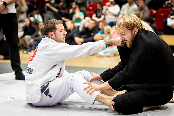 Leicester grapple-oct24-9388