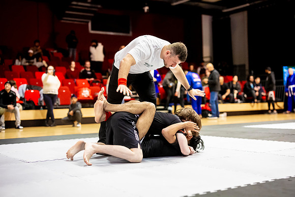 Leicester grapple-oct24-9305