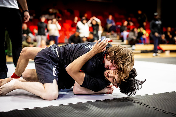 Leicester grapple-oct24-9315