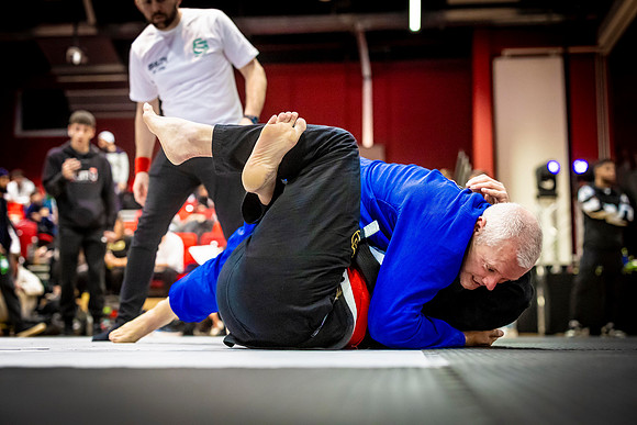 Leicester grapple-oct24-9350