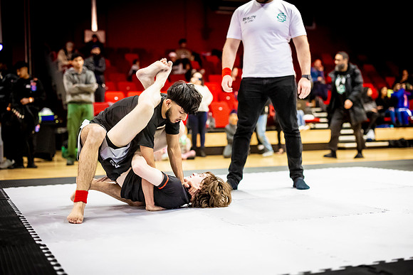 Leicester grapple-oct24-9310