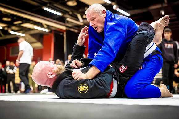 Leicester grapple-oct24-9340