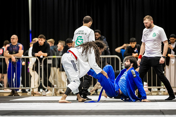 Leicester grapple-oct24-9394