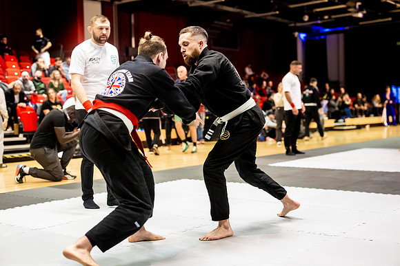 Leicester grapple-oct24-9285