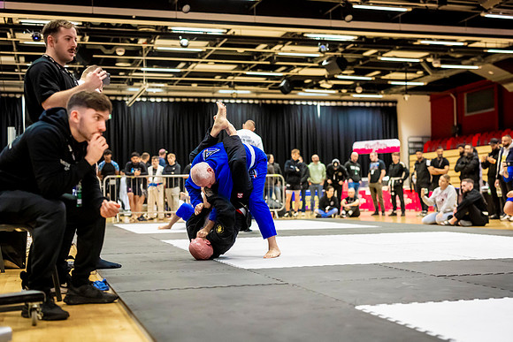 Leicester grapple-oct24-9331