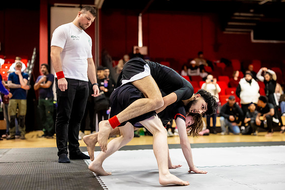 Leicester grapple-oct24-9314