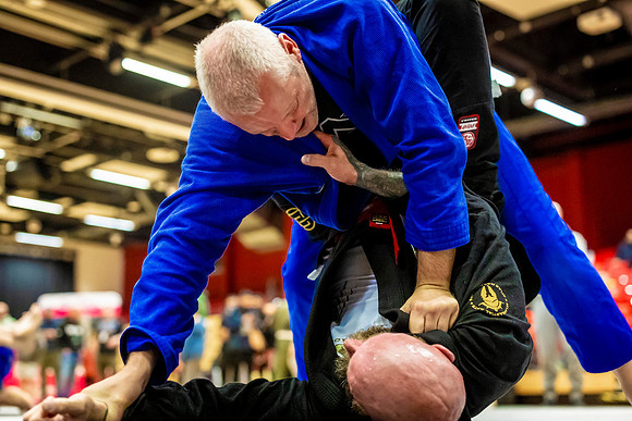 Leicester grapple-oct24-9336