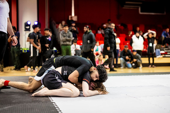 Leicester grapple-oct24-9311