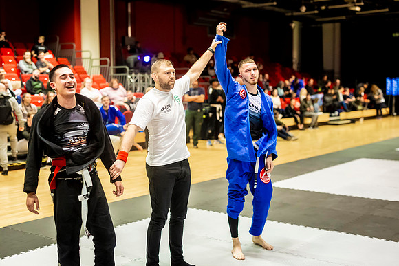 Leicester grapple-oct24-9281