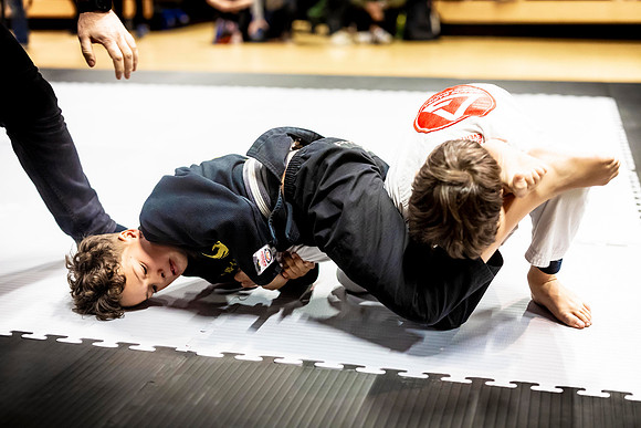 Leicester grapple-oct24-9275