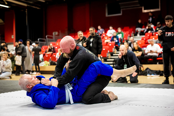 Leicester grapple-oct24-9364