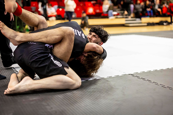 Leicester grapple-oct24-9302