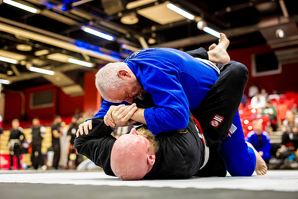Leicester grapple-oct24-9334