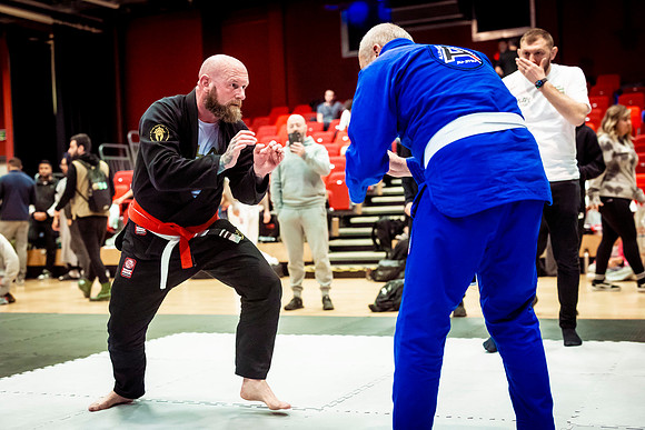 Leicester grapple-oct24-9358