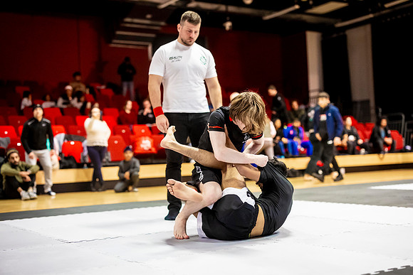 Leicester grapple-oct24-9306