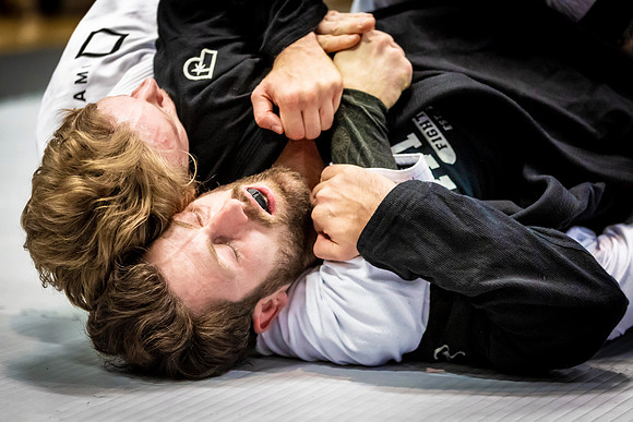 Leicester grapple-oct24-9415