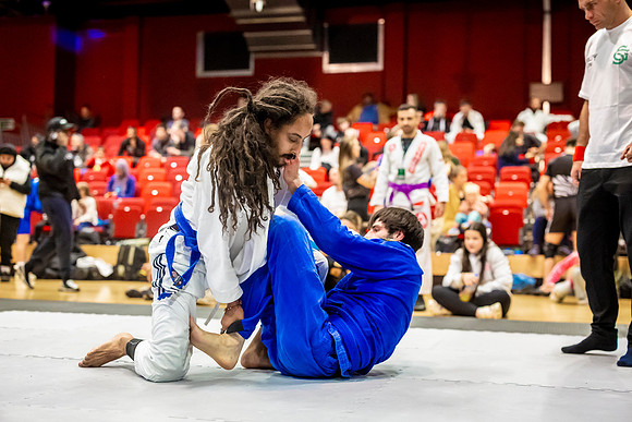 Leicester grapple-oct24-9441