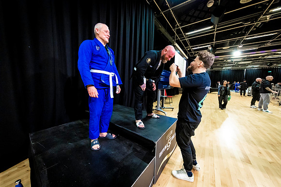 Leicester grapple-oct24-9384