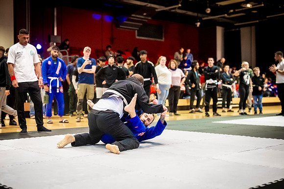 Leicester grapple-oct24-9328