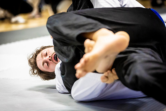 Leicester grapple-oct24-9417