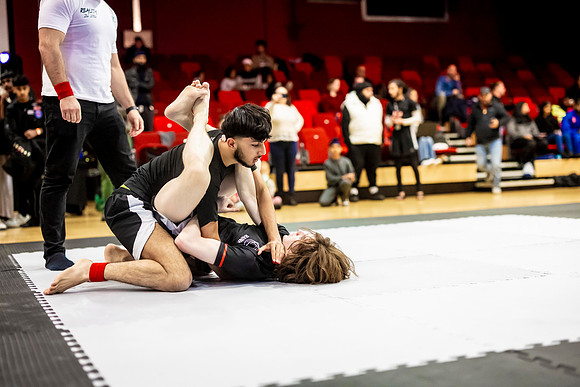 Leicester grapple-oct24-9309