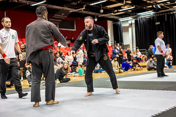 Leicester grapple-oct24-9448