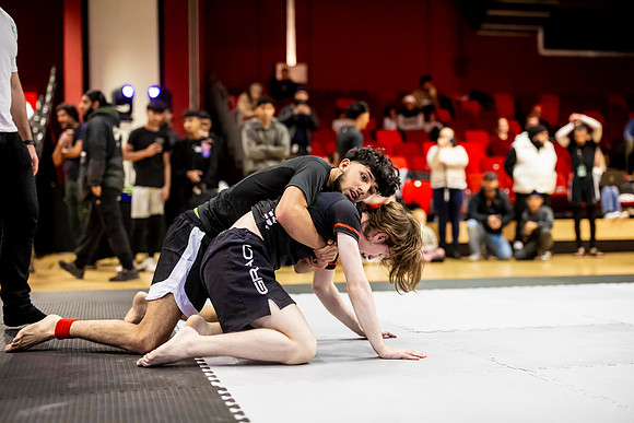 Leicester grapple-oct24-9312